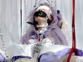 SM動画 失政に次ぐ失政により自国民に囚われてしまったワガママ王女。国民の怒...